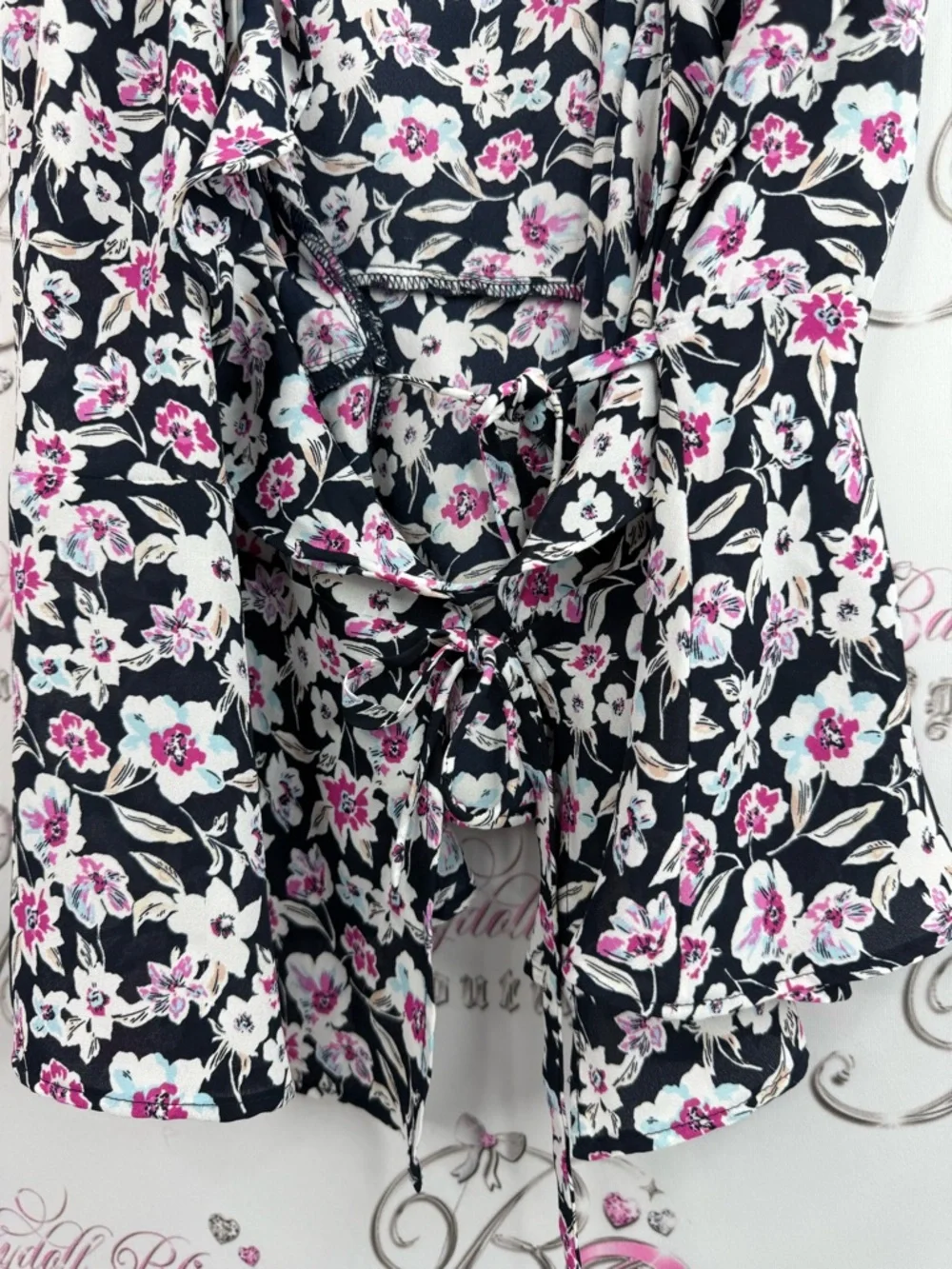 Banana Republic Short-Sleeve Cardigan with Pink and White Flowers Floral tie up - Picture 3 of 9